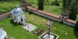 Археологічні дослідження у внутрішньому подвір’ї колишнього монастиря домініканців ХV-ХVІІІ ст. в смт. Підкамінь Бродівського району. Фото: Зоя Ільчишин