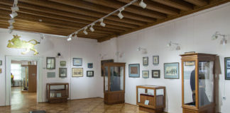 Експозиція виставки "Площа Ринок: зникаючі сліди історії"