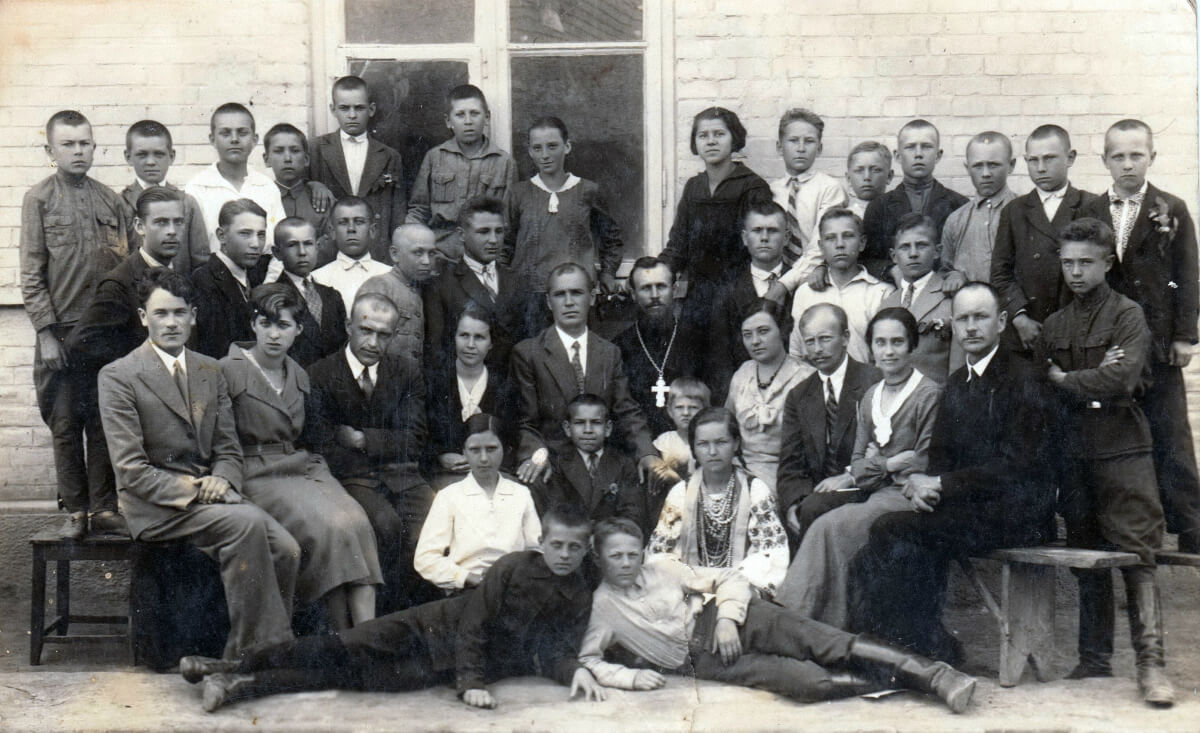 Городоцька школа, 1937 рік. У 2-у ряду четверта зліва Клавдія Оскілко