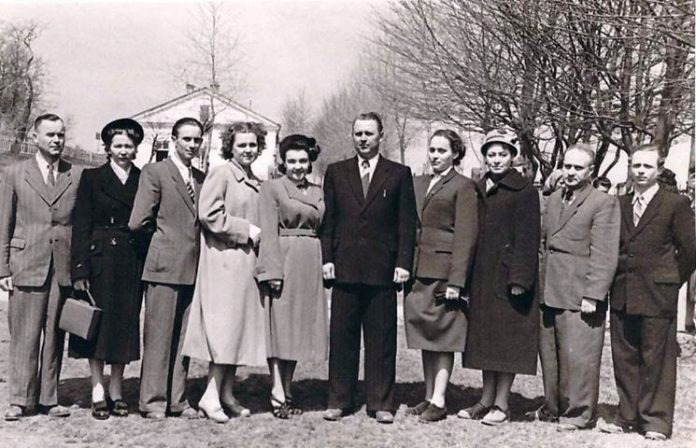 400 на 400. Місто Перемишляни та його мешканці на світлинах ХХ століття. Знайомство 400 на 400. Місто Перемишляни та його мешканці на світлинах ХХ століття. Знайомство