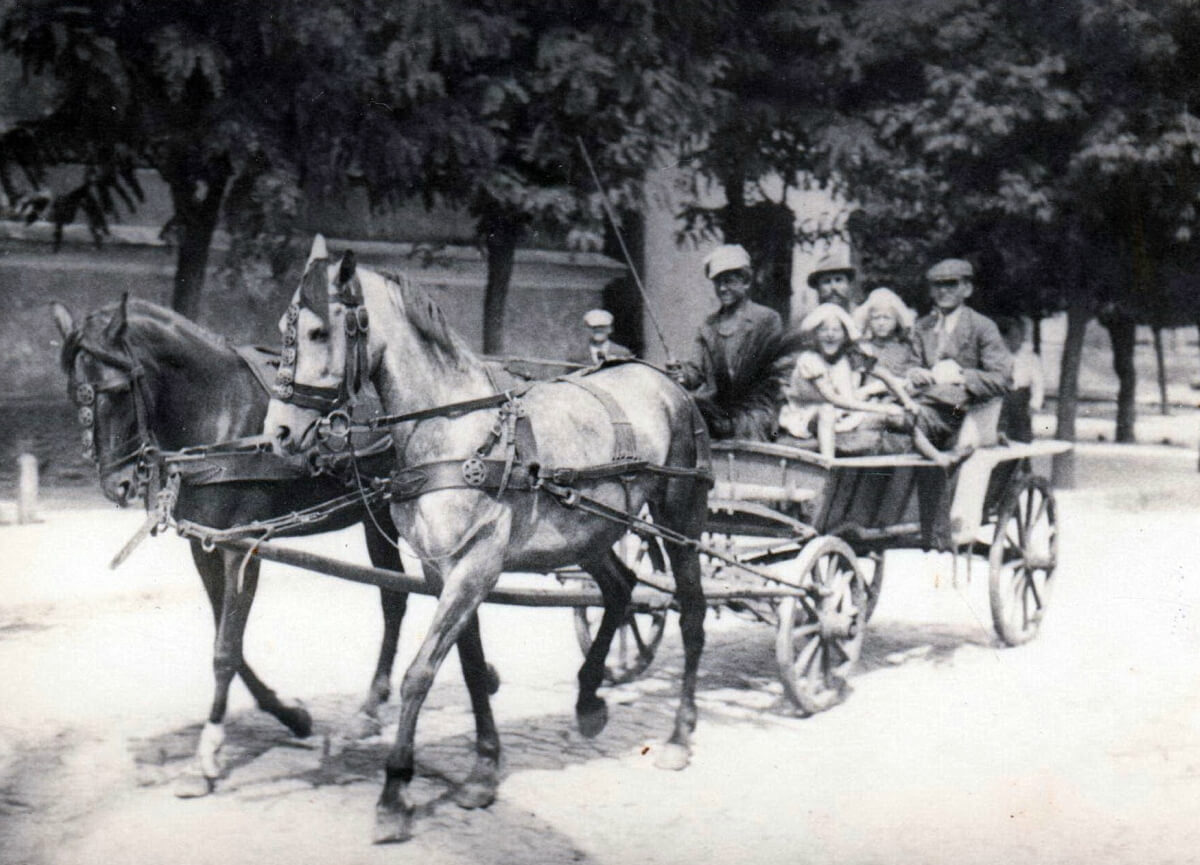 Сім’я священика І. Міщука. Дубно, 1938 р.