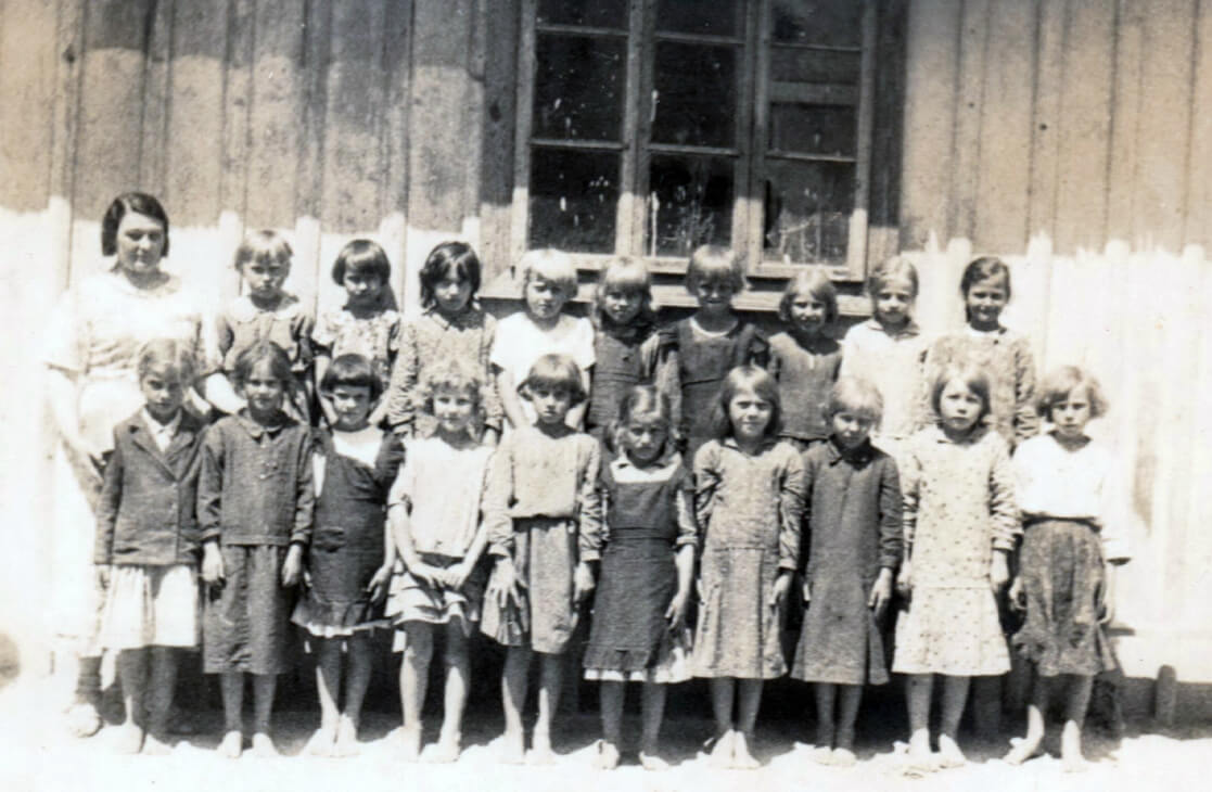 Біля «ремізи» 1-й кл. 1936 р.