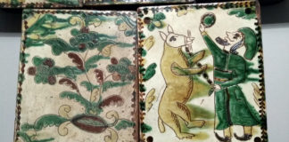 Експозиція виставки давніх гуцульських кахлів. Фото: Музей народної архітектури і побуту у Львові імені Климентія Шептицького.