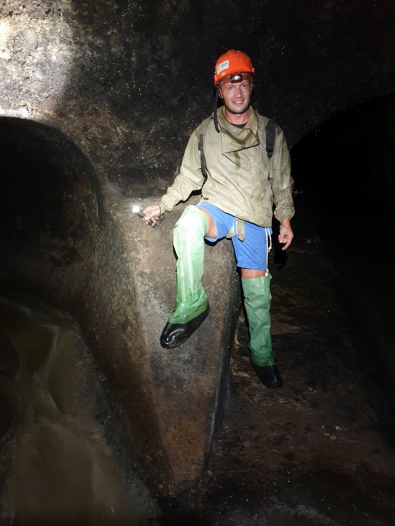 Такий же трикутник колись був на зливі цієї гілки з Полтвою коло памятника Грушевському. Вже нема :(