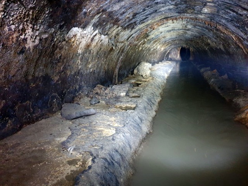 Відчуття ніби ти в шахті і ці каменюки - це порода, що впала зверху