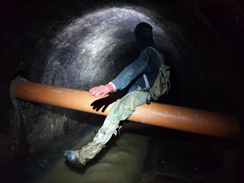 Хтось врізав сюди кабель