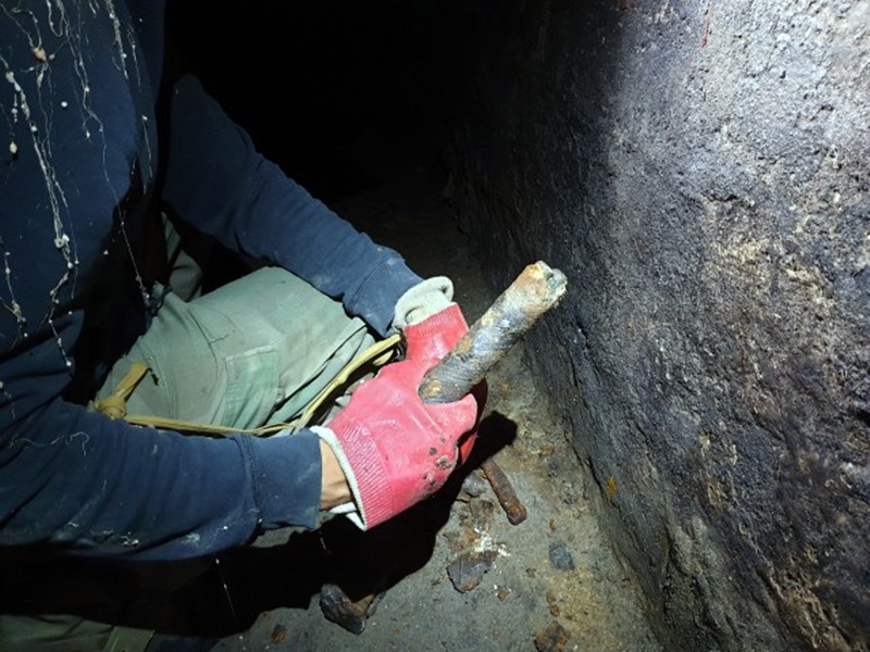 І шматок кабеля