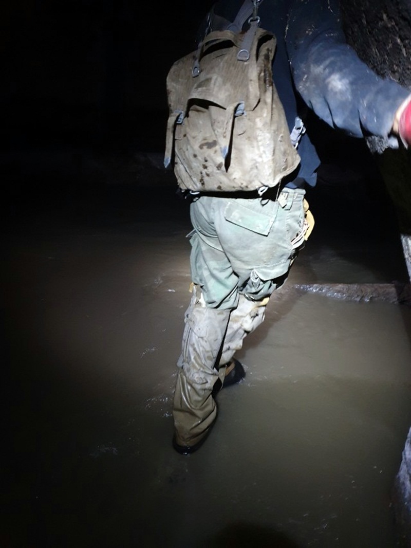 "Шагать по водє со мной"