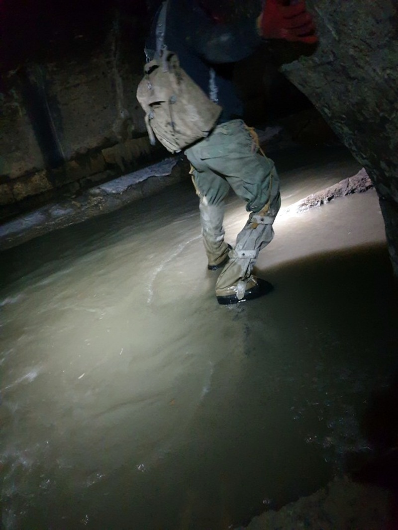 Тут колись був такий же бортик як і на Мечнікова. Змило