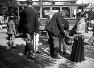 Один із перших електричних трамваїв виробництва Siemens&Halske у Львові, фото початку ХХ століття