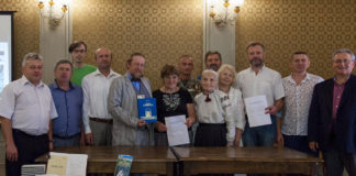 Передача книг представникам громади села Бишки, Козівського району, Тернопільської області