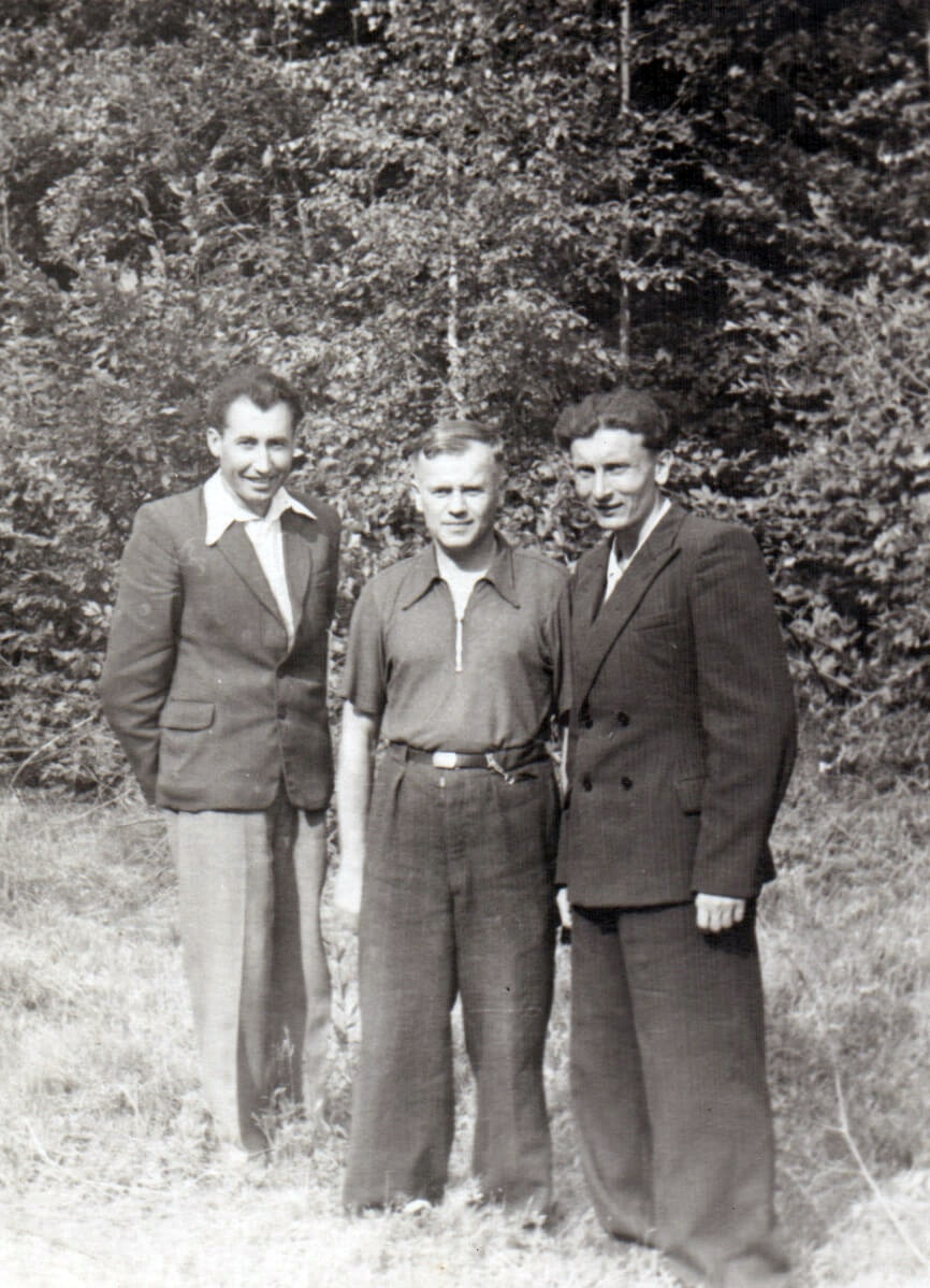 М.І. Кур’яник — у центрі — з колегами. 1960-і