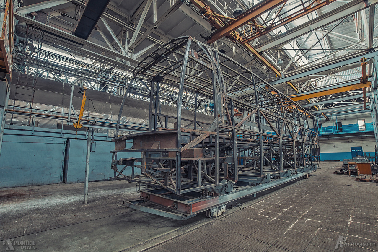  Каркас туристичного лайнера НеоЛАЗ, який автобусом так і не стане.