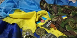 Експозиція виставки «Прапор як доля»