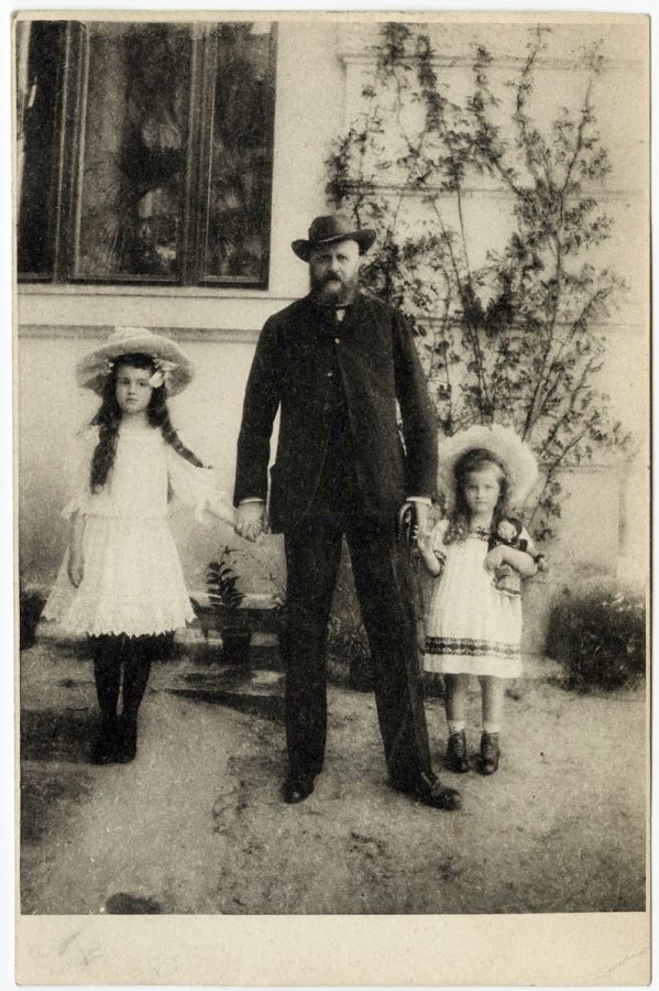 Кароль Лянцкоронський із своїми дітьми Кароліною та Аделаїдою