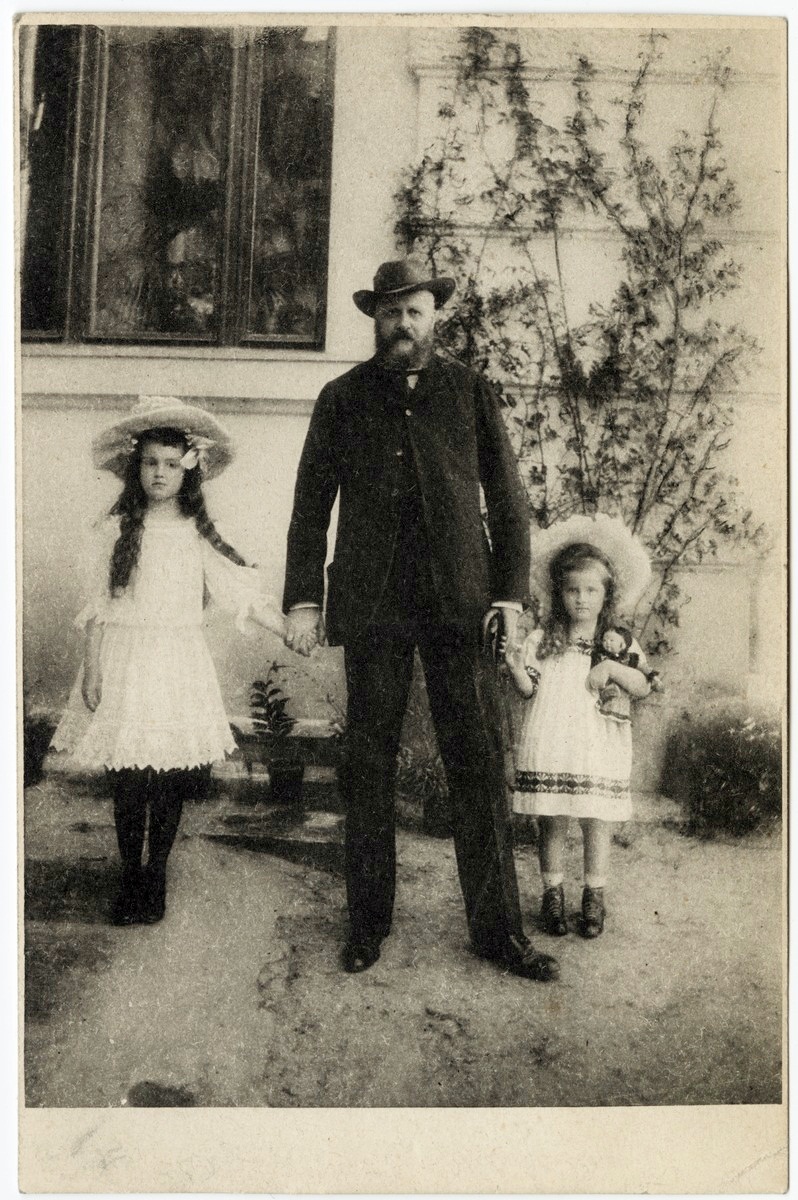 Кароль Лянцкоронський із своїми дітьми Кароліною та Аделаїдою