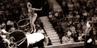 Гротеск-вершниця Алла Каткова