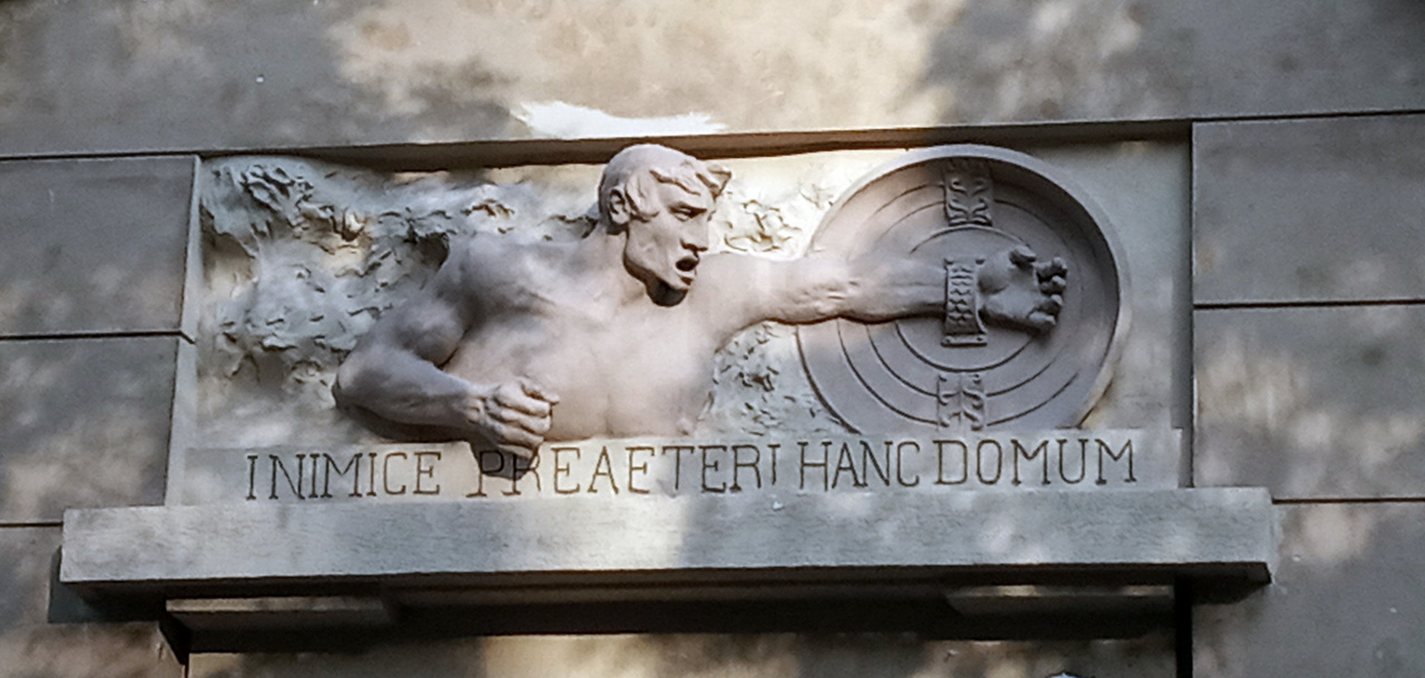 Горельєф на будинку №14. Фото Мар’яни Іванишин