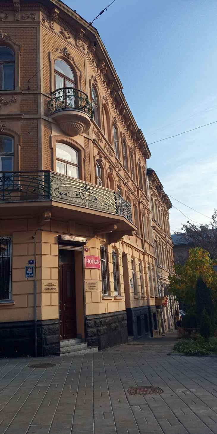 Кам’яниці №4 та №2 по вулиці Парковій. Фото Мар’яни Іванишин.