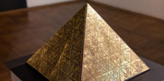 Експозиція виставка Романа Романишини “Перехрестя”