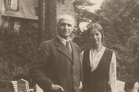 Єлисавета Скоропадська з батьком. Фото з https://tyzhden.ua/history/131787