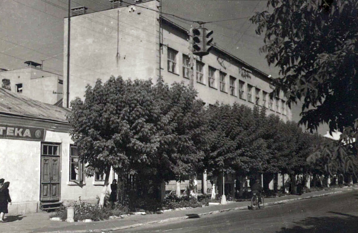 Та ж аптека біля головпоштамту