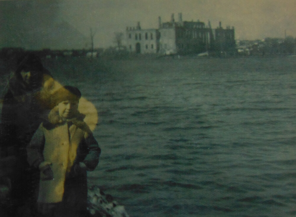 Весняний паводок і палац