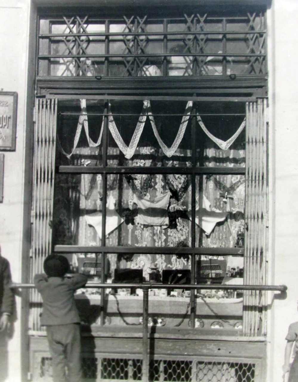 А колись у цьому приміщенні був приватний магазин