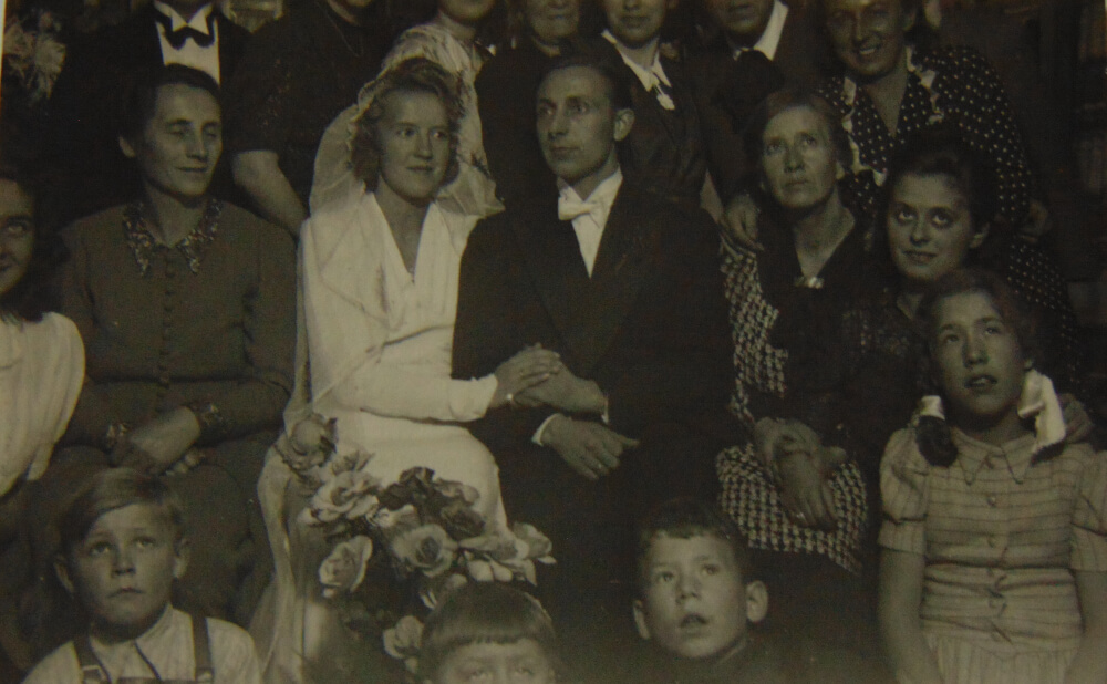 Наречені в бункері під час бомбардування. 9.10.1943 року