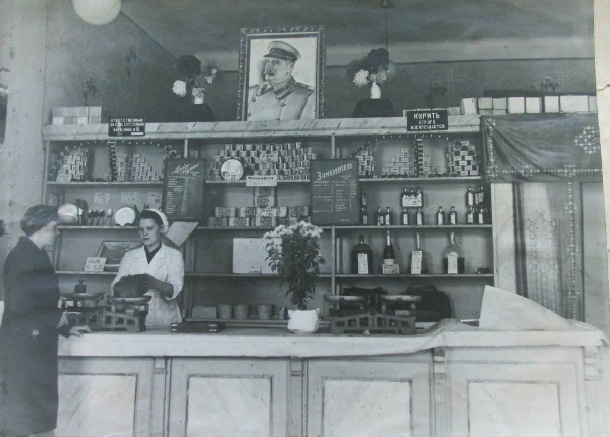 Серед напоїв, сірників і чаю – без вождя ніяк