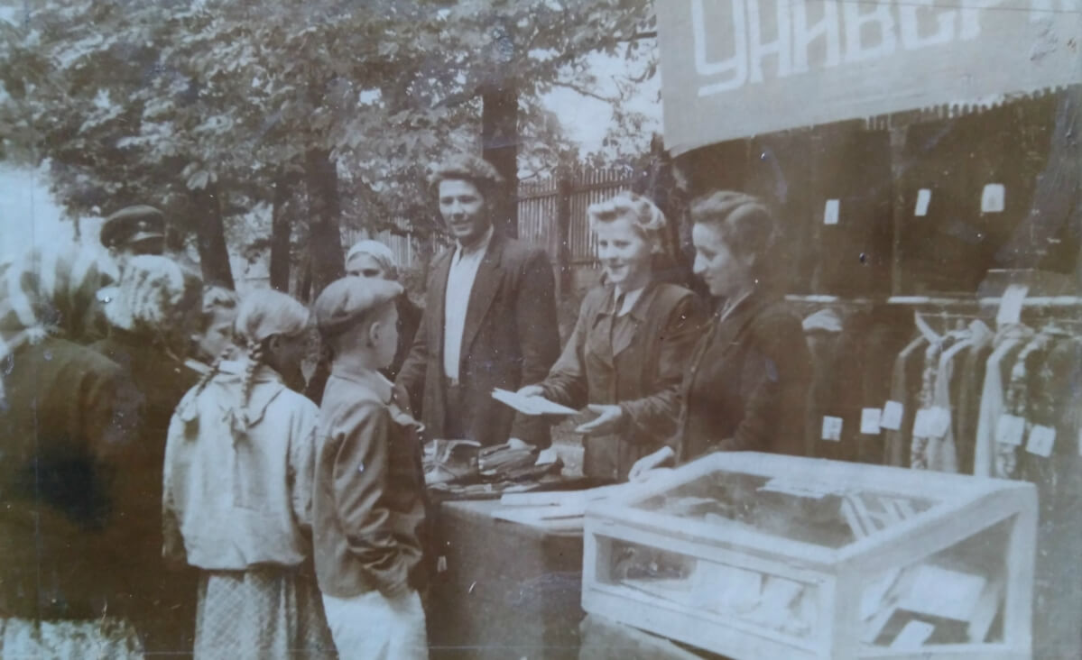 Виїзна торгівля в парку ім. Шевченка, 1947 рік