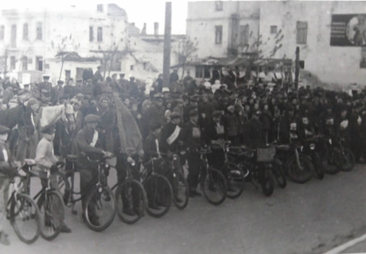 Місто ще в руїнах, а рівняни вже зайняті мирними справами – змагання велосипедистів