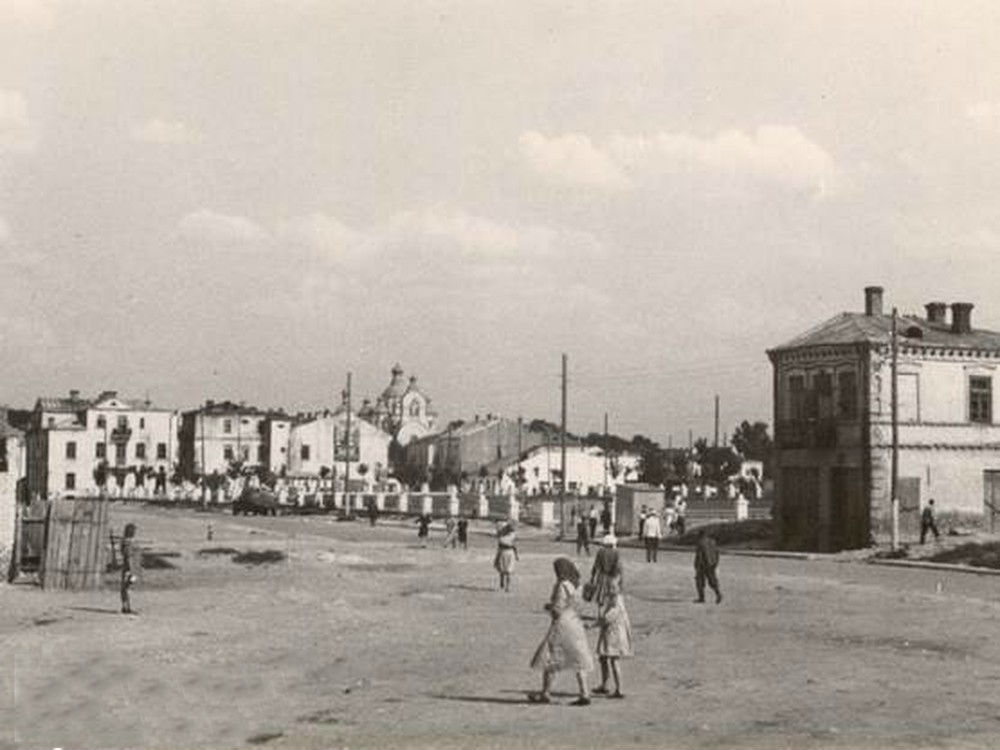 Вид на майбутню Театральну площу з вулиці Пересопницької