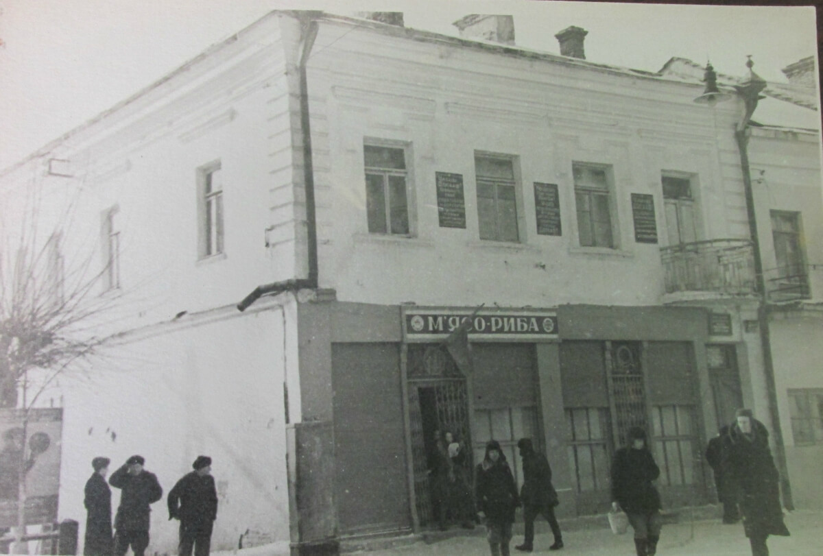 Магазини на центральній вул. Сталіна