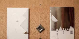 Експозиція виставки графіки Лесі Квик та ювелірних прикрас Олекси Миська "Срібна байка"