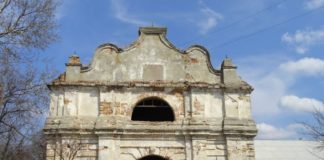 В'їзна арка садиби Чарнецьких, Любешів