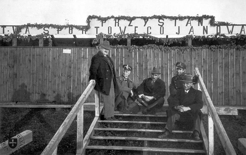 На пристані спортивного товариства “Стрілець” в Яновій Долині 