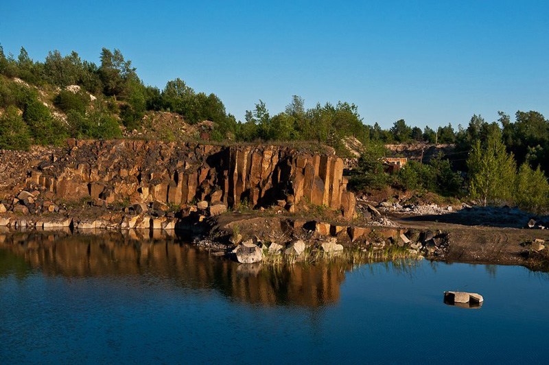 Старий кар’єр і базальтові стовпи