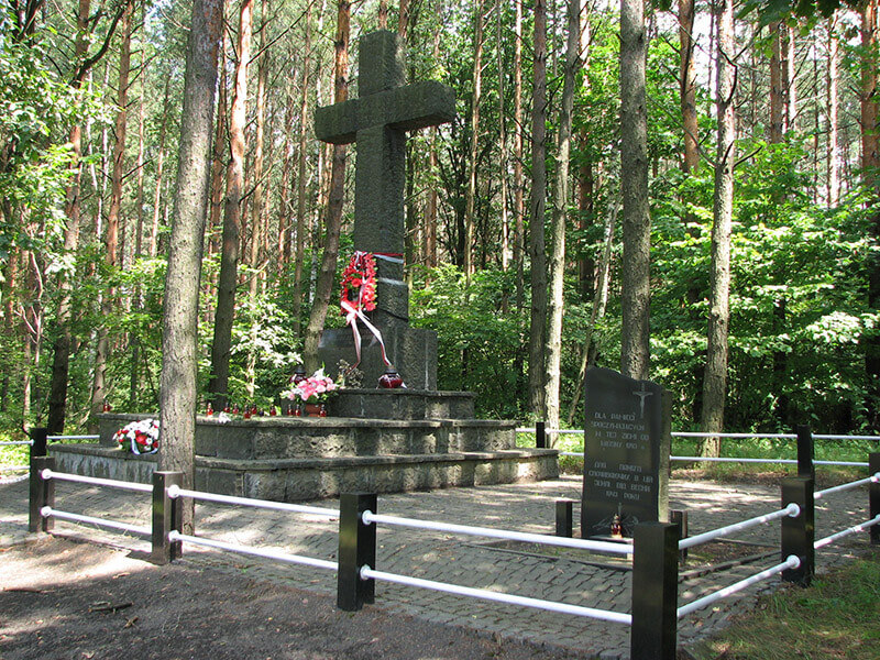 Пам’ятник загиблим польським мешканцям Янової Долини 