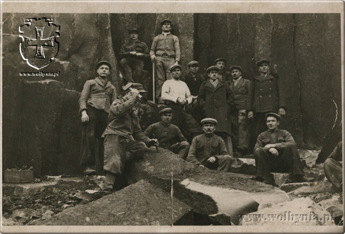 Робітники в каменоломні 