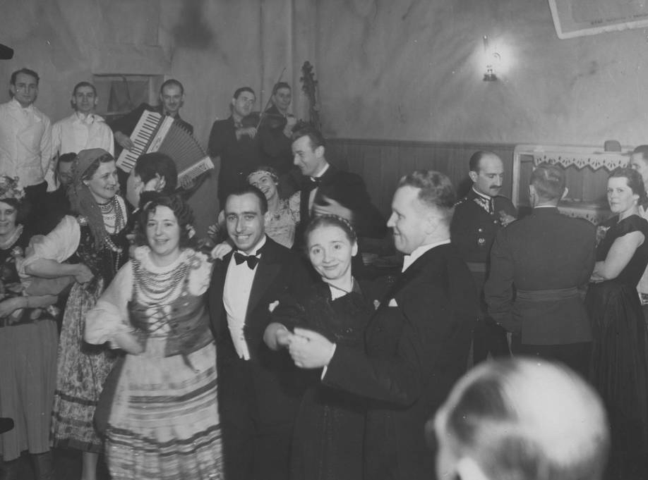 Бал на Сильвестра. Десь на Волині, можливо й у Рівному