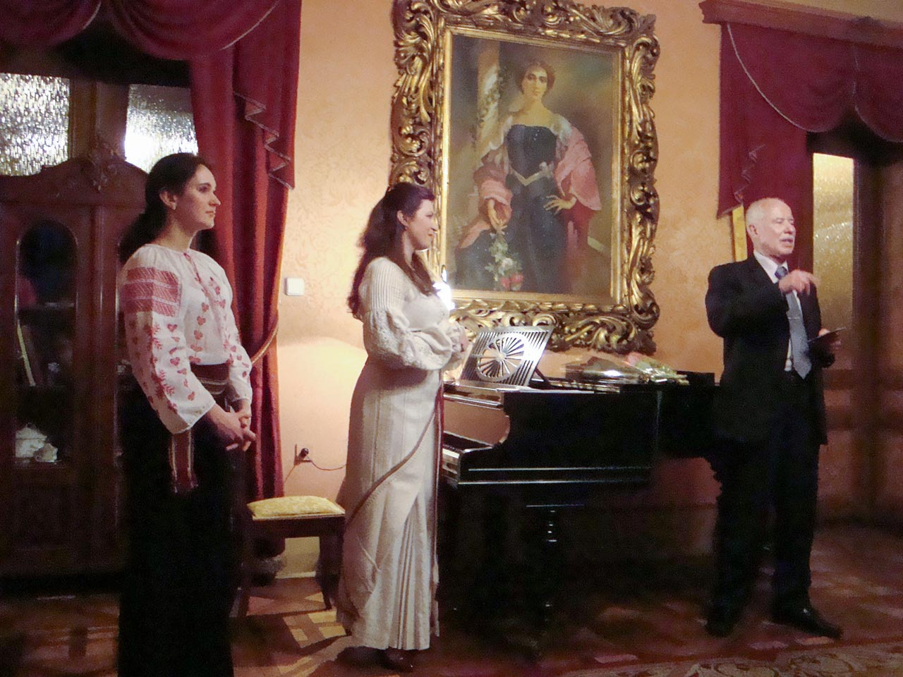 Під час концерту студентів у Музично-меморіальному музеї С. Крушельницької 2010р.