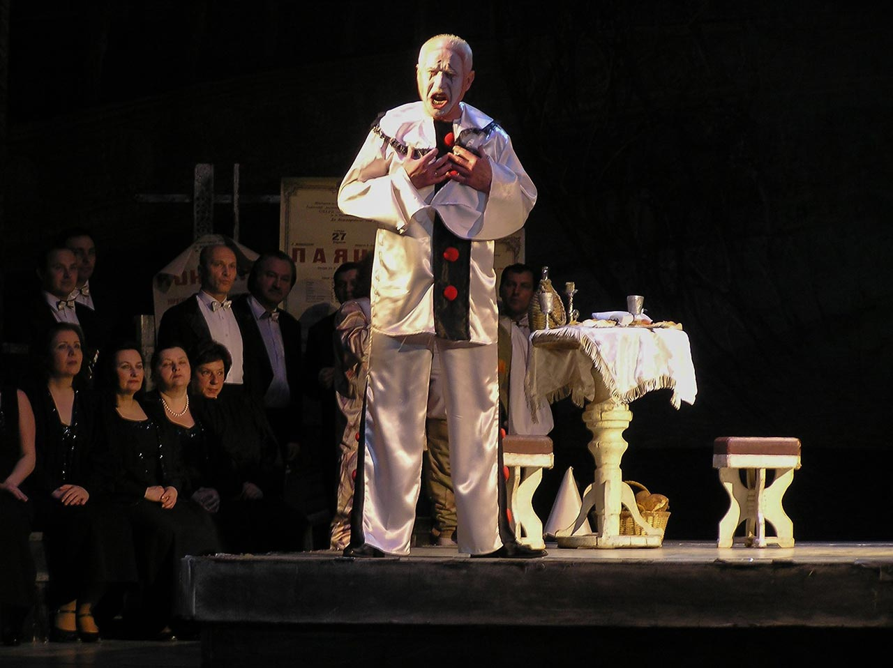 Сцена з опери Руджеро Леонкавалло «Паяци» на сцені Львівської опери. Бенефіс Володимира Ігнатенка з нагоди його 70-річчя.