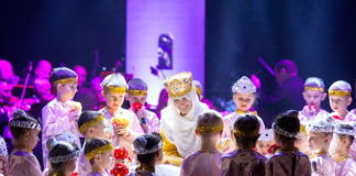 Сцена з музично-театралізованого дійства «Ритми Різдва»