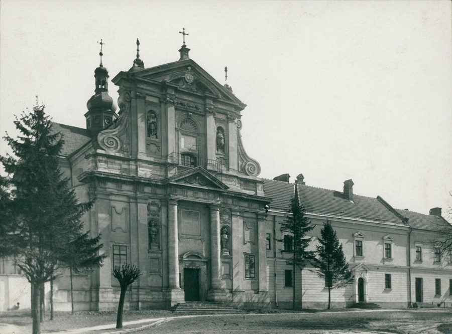 Церква Стрітення Господнього (колишній костел Матері Божої Громничої монастиря кармеліток босих).