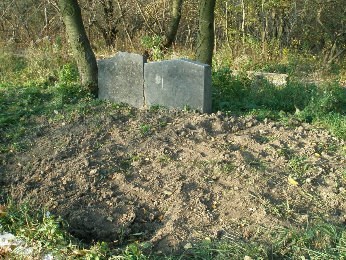 Вандали нераз розкопували могили
