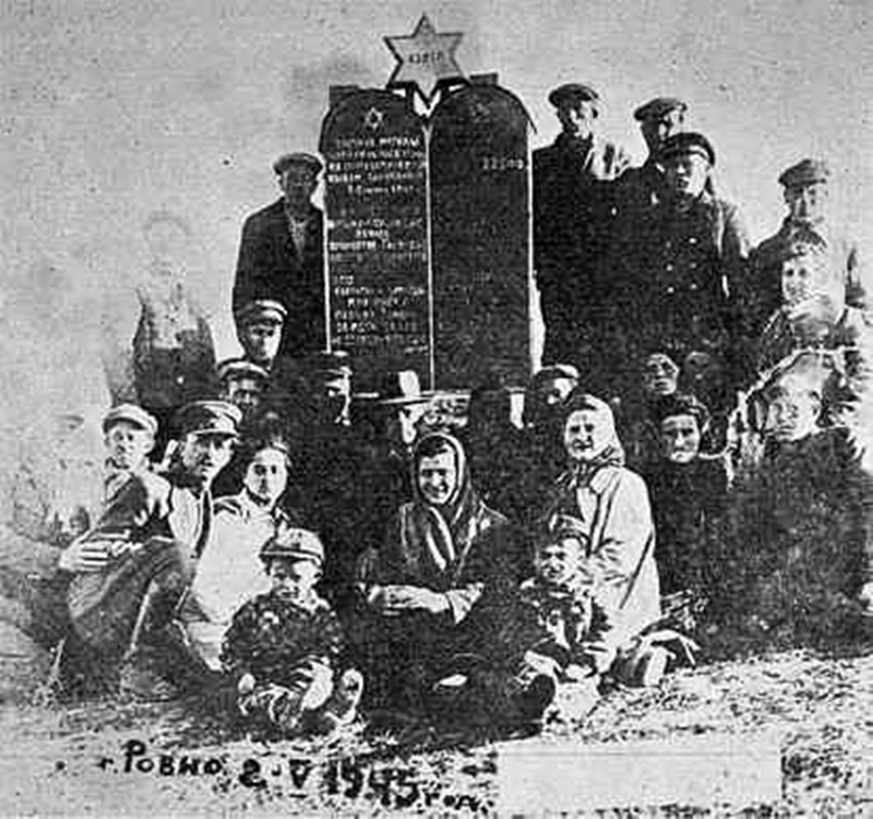 Оновлений пам’ятник у Сосонках, 1945 рік