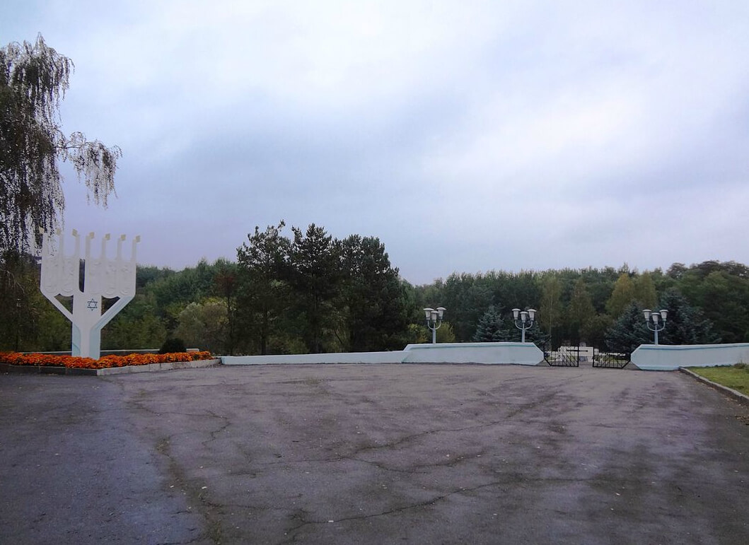 Вхід до меморіалу