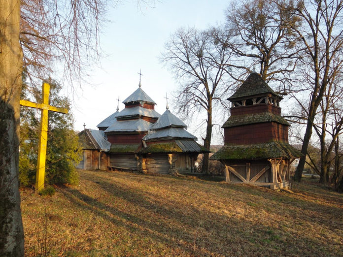 Церква Богоявлення Господнього у с. Кугаєві (тепер Пустомитівського р-ну Львівської обл.). 20 березня 2014 р. Світлина Андрія Сови.