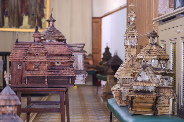 Дерев'яні храми України Михайла Яськовича